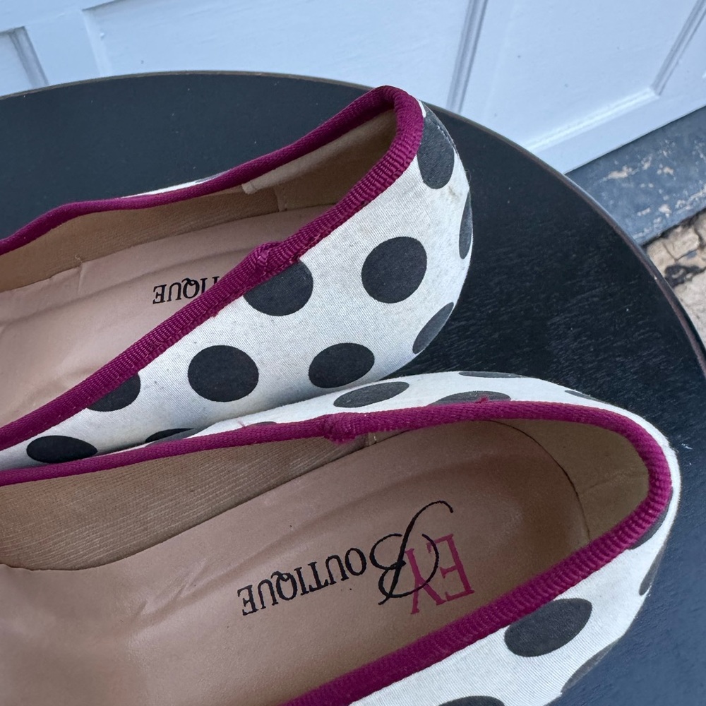 Polka Dot Pointed Low Heels with Magenta Bow Trim - Picture 3 of 6